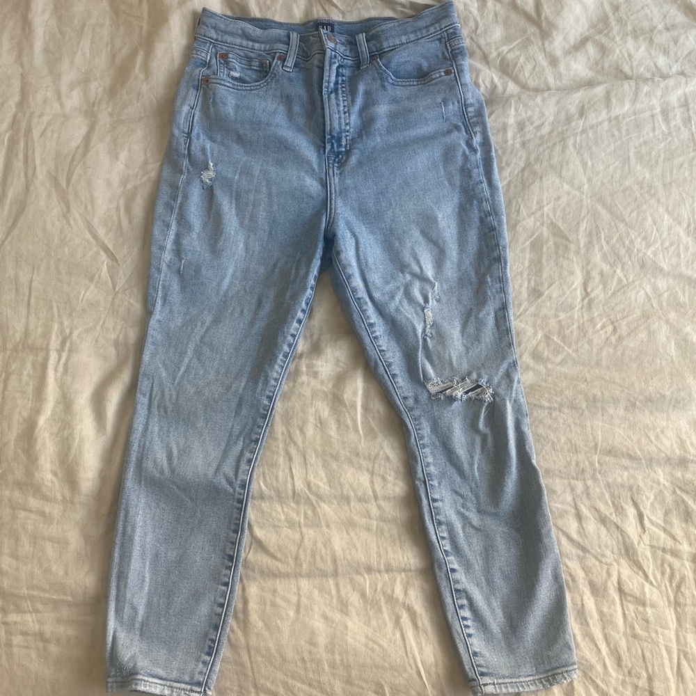 Gap True Skinny light wash destructed jeans 10/30 petite